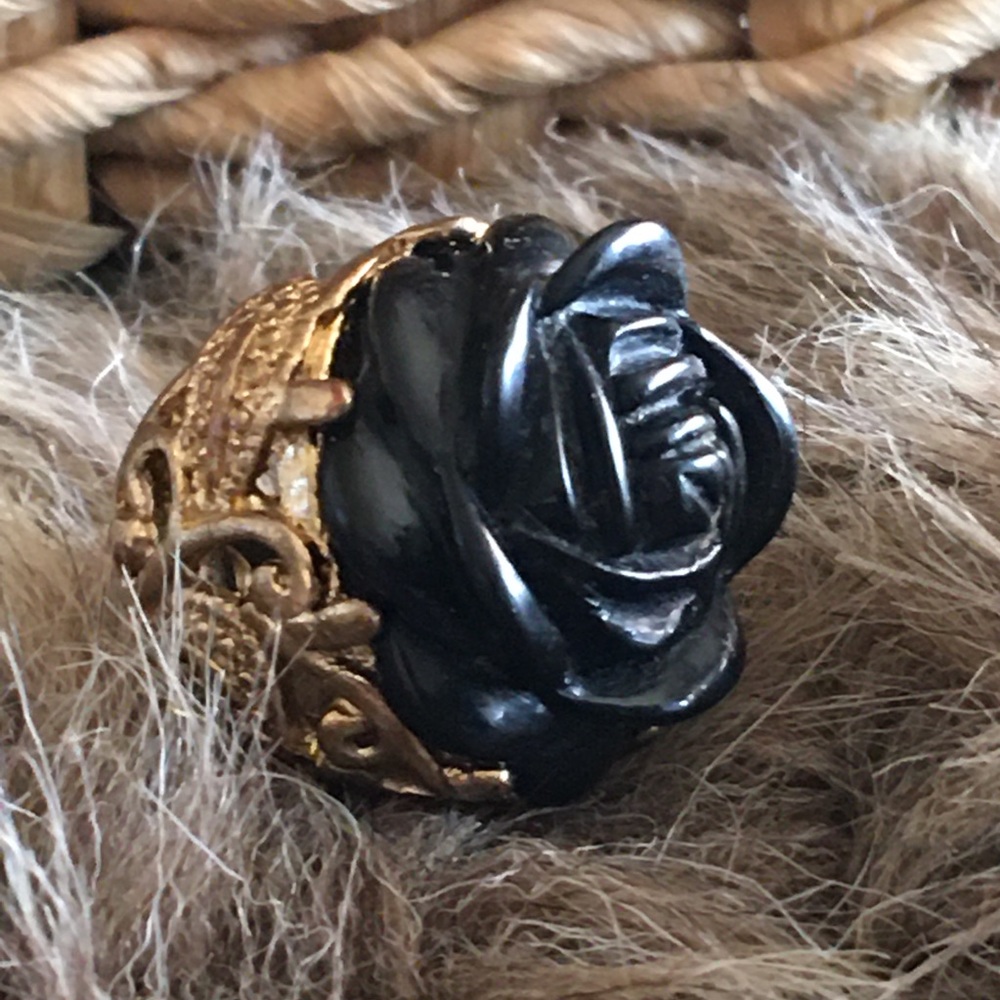 Vintage 80s black rose antique gold filigree ring